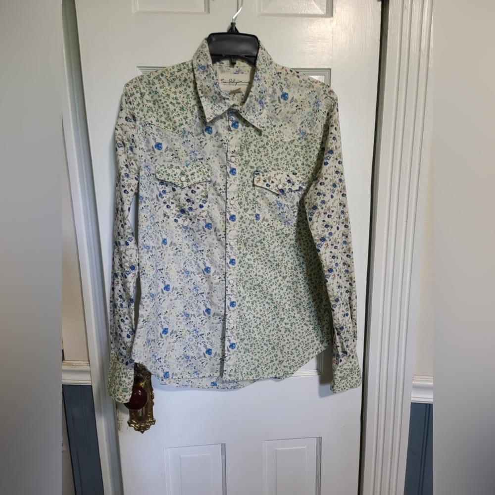 Beautiful Floral True Religion Blouse size L